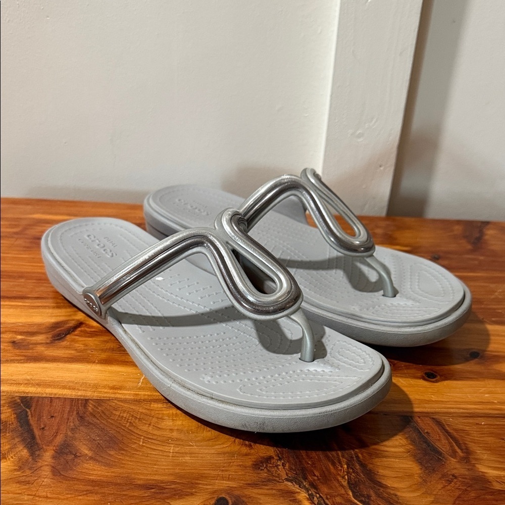 Crocs Gray Silver Sanrah Metal Block Slip On Sandals